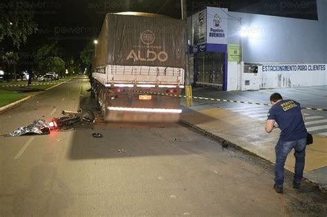 Motociclista Morre Ao Colidir Em Traseira De Carreta Estacionada No