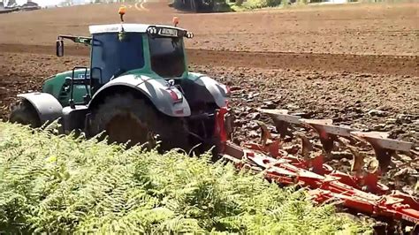 Fendt Vario Power In The Mud Ploughing In Portugal Youtube