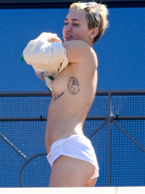 Naked Miley Cyrus In Topless On A Hotel Balcony In Sydney 24396 The