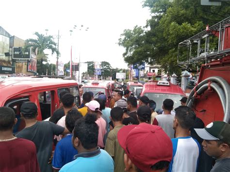 Tidak Puas Dengan Rekayasa Trayek Sejumlah Supir Angkot Jurusan Laha