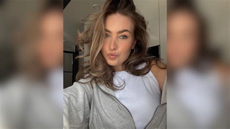 Joy Bosz Laat Zich Van Haar Verleidelijke Kant Zien Met Keukenfoto S In Lingerie