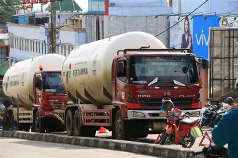 Tak Kuat Nanjak Tiga Truk Mogok Di Muara Rapak Jawa Pos