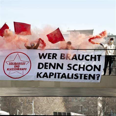 Banner Aktion Beim Autokorso Der Ig Metall Zur Tarifrunde Solidarit T