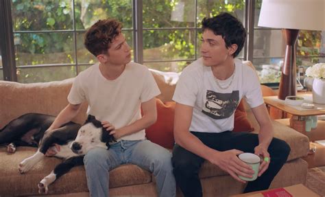 Troye Sivan And His Boyfriend Are So Cute It Makes Me Almost Sick (But ...