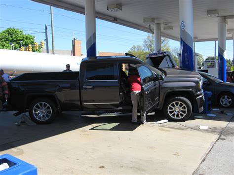 Truck crashes into pump at Ashland gas station | Fox 8 Cleveland WJW