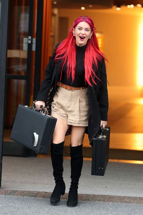 DIANNE BUSWELL Leaves Her Hotel in London 09/30/2022 – HawtCelebs