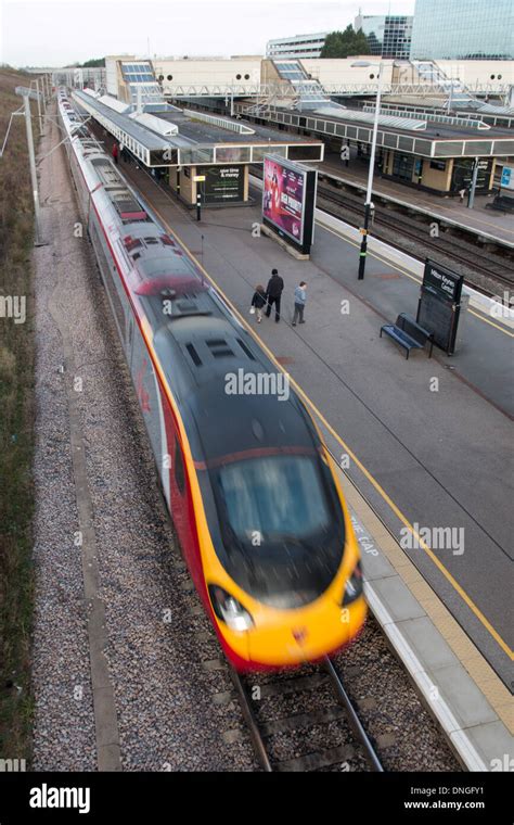 Milton Keynes railway station Stock Photo - Alamy