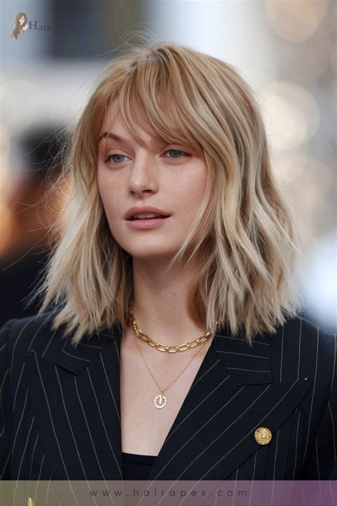 31 Fabulous Shoulder Length Haircuts With Bangs To Frame Your Face