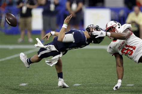 LeMay S 2 TDs Lead East Over West 31 27 In Shrine Bowl