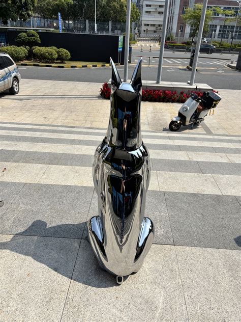 "Stainless Steel Mirror-Finish Doberman Sculpture – Elegance Redefined ...