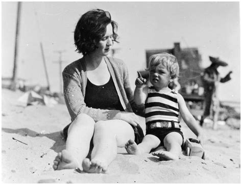 Bi kịch biểu tượng sex một thời Bị xâm hại năm 8 tuổi 3 lần đổ vỡ hôn nhân chết bí ẩn khi