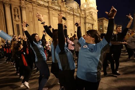 Fotos Del Flashmob Jotero Por Aspanoa En La Plaza Del Pilar Con Motivo