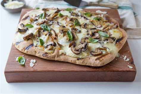 Grilled Mushroom Pizza