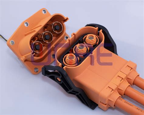 China 3P Right Angle 125 150 200A DC 1500V High Voltage Connector Plug