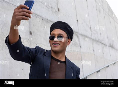 Homme gay latin Banque de photographies et dimages à haute résolution Alamy