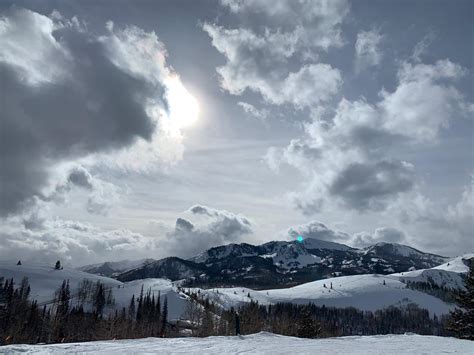 Skiing in Park City, Utah, when i caught this view. [OC] [2048x1536 ...