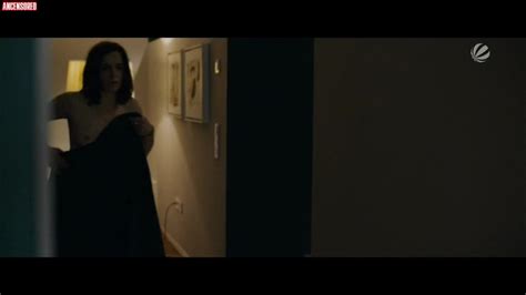 Naked Annika Kuhl in Zerschunden Ein Fall für Dr Abel