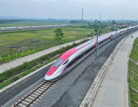 Catat Kereta Cepat Jakarta Bandung Mulai Dioperasikan Pada