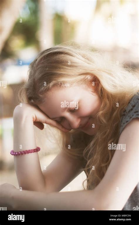 Fille russe blonde Banque de photographies et dimages à haute résolution Alamy