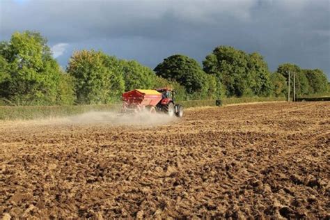 La importancia de arar la tierra beneficios y técnicas para un buen