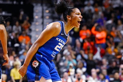 Harrisburg Native Alyssa Thomas Makes Wnba History Helps Sun Stave Off Elimination In Finals