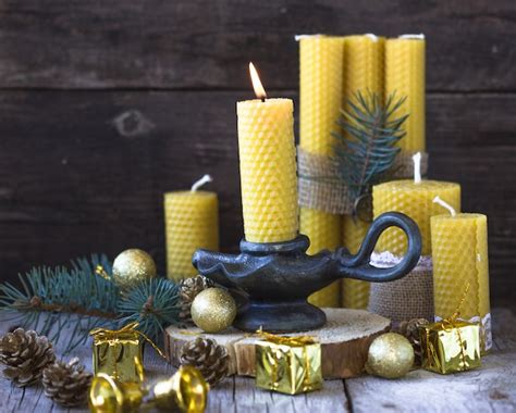 Do Que É Feita A Vela - Velas feitas de cera natural, feitas para o feriado. a vela é feita de ...