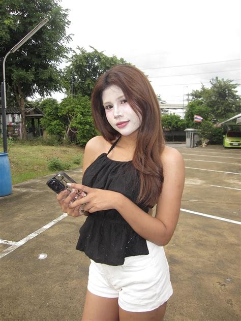 Hot girl khiến netizen phát hoảng với lối trang điểm trắng phớ Báo Tri thức và Cuộc sống