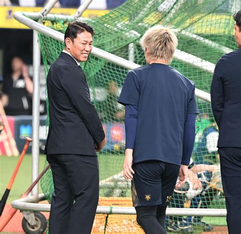 【侍ジャパン】井端監督が大忙し 朝から神奈川で巨人練習訪問→京セラドーム大阪へ移動 プロ野球写真ニュース 日刊スポーツ