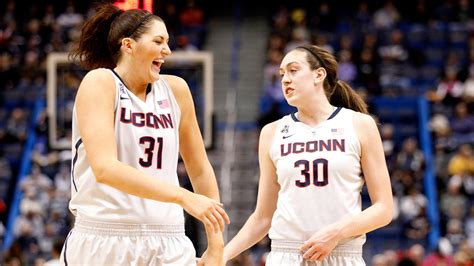 Connecticut Huskies remain No. 1 in AP women's basketball poll