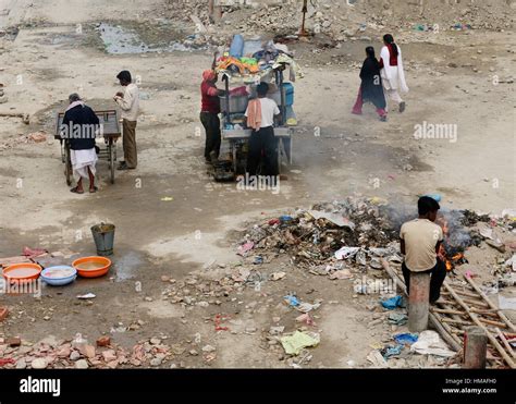 View on the Indian Ganges river side in Haridwar Stock Photo - Alamy