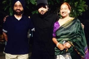 Yo Yo Honey Singh posts this adorable picture of his parents!