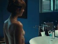 Une Nouvelle Amie Nude Pics Page