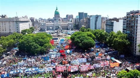 Miles De Personas Se Desconcentran Tras El Acto De La CGT En El