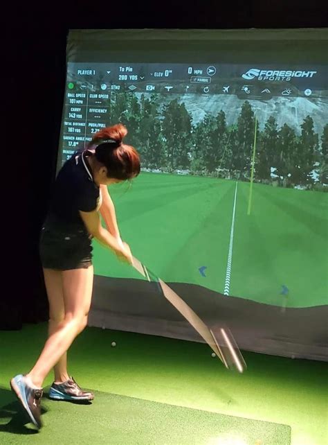 Hot girl Trâm Anh bỏ bóng đá dành tình yêu cho môn golf Saostar vn