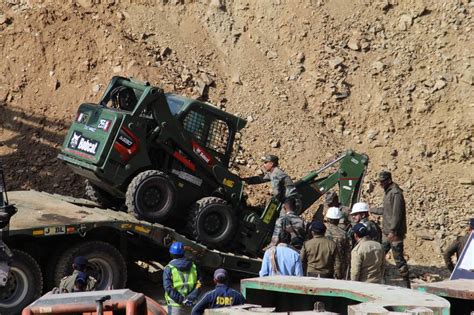 India Obreros Se Encuentran Atrapados D As Tras El Derrumbe De