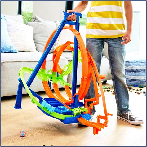 Questions And Answers Hot Wheels Epic Crash Dash Track Set With 5 Crash Zones HNL97 Best Buy