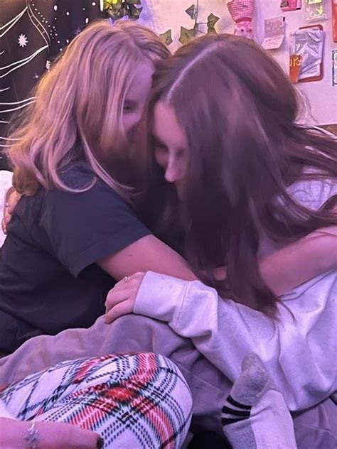 Pin by 𝐒𝐢𝐥𝐯𝐚𝐧𝐚 𝐈𝐧 𝐭𝐡𝐞 𝐊 on real shi in Girls in love Cute lesbian couples