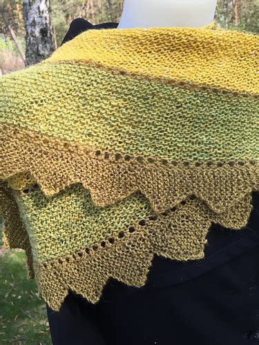 Ravelry Våryrsjal Springfever shawl pattern by Hilde Helgedatter