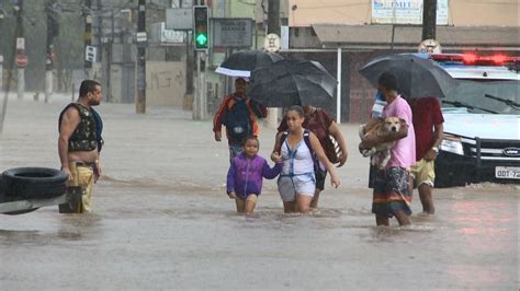 Chuva deixa mais de 80 famílias desalojadas no ES e Vila Velha tem