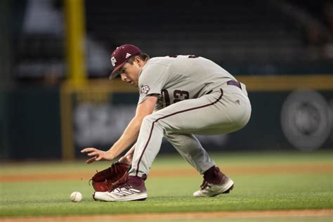 No 1 Texas Aandm Baseball Team Allows 9 Runs In First Inning And Still Crushes No 17 Georgia