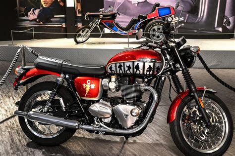 Esta Triumph Bonneville T120 2024 Elvis Presley Tribute es única y se