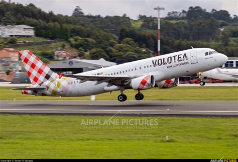 Ec Ntm Volotea Airlines Airbus A At La Coru A Photo Id