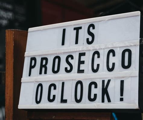 Prosecco: how to open, pour & serve our favourite sparkling wines ...