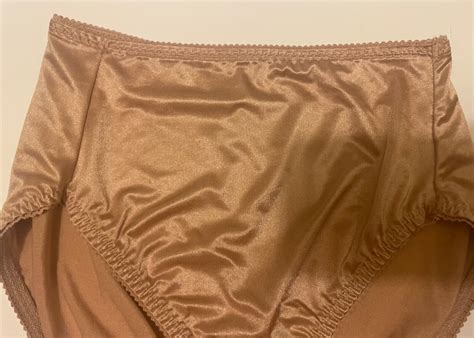 Vanity Fair Nude Beige Brief Panty Satin Wet L Gem