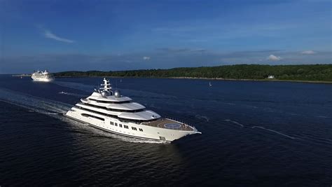 Yacht AMADEA, Lurssen | CHARTERWORLD Luxury Superyacht Charters