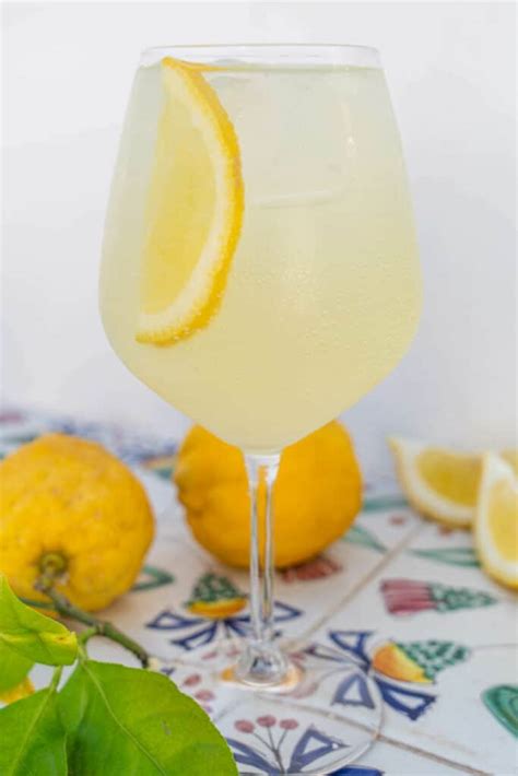 Limoncello Spritz Easy Summer Cocktail Cooking With Ayeh