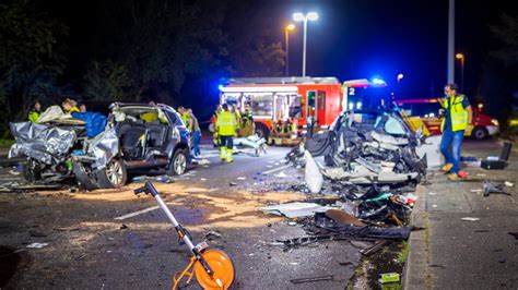 Schwerer Autounfall In Hannover Ein J Hriger Und Zwei J Hrige