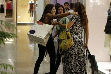 Carol Castro E Juliana Paes - FOTO: Juliana Paes em tarde de compras