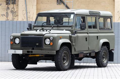 Land Rover Military Defender 2.5L Petrol - Car Farm