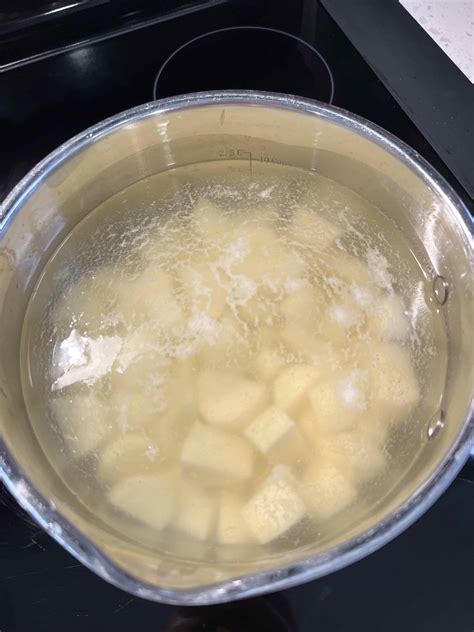 Creamy Homemade Mashed Potatoes | Charlotte Fashion Plate